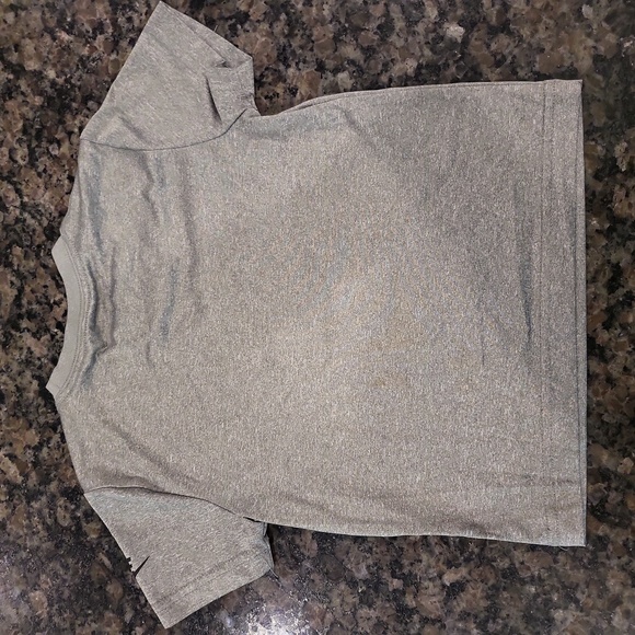 Nike Shirt - Picture 2 of 3